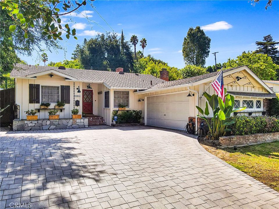 1st image of 22044 Independencia St