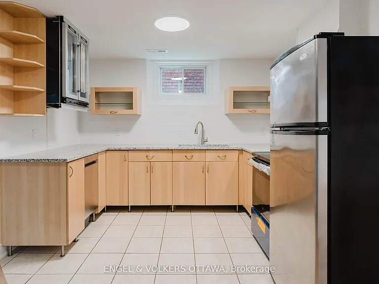 1649 Rosebella Ave #B — Photo 25