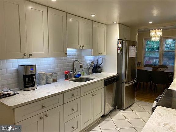 3rd image of 6759 Surreywood Ln