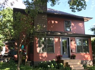 1015 W 1st St, Pella, IA 50219
