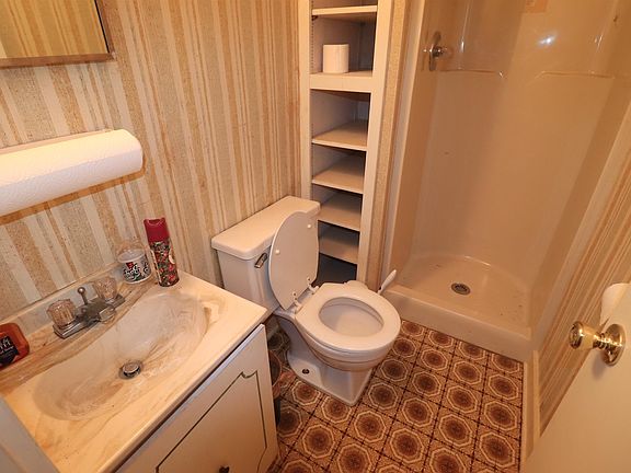 5th image of 255 E Memorial Dr