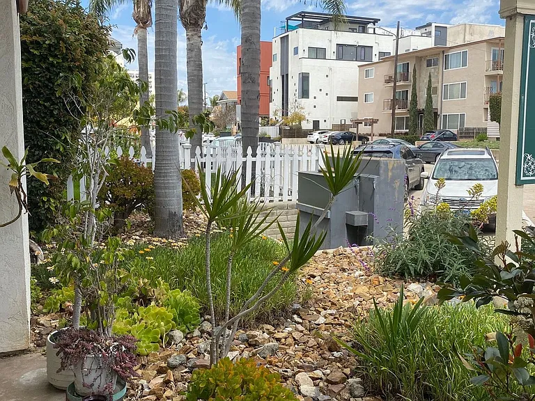 Hillcrest Palms Apartments — Photo 14