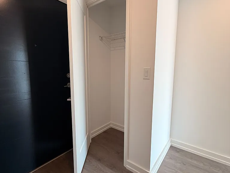 75 James St S #718 — Photo 2