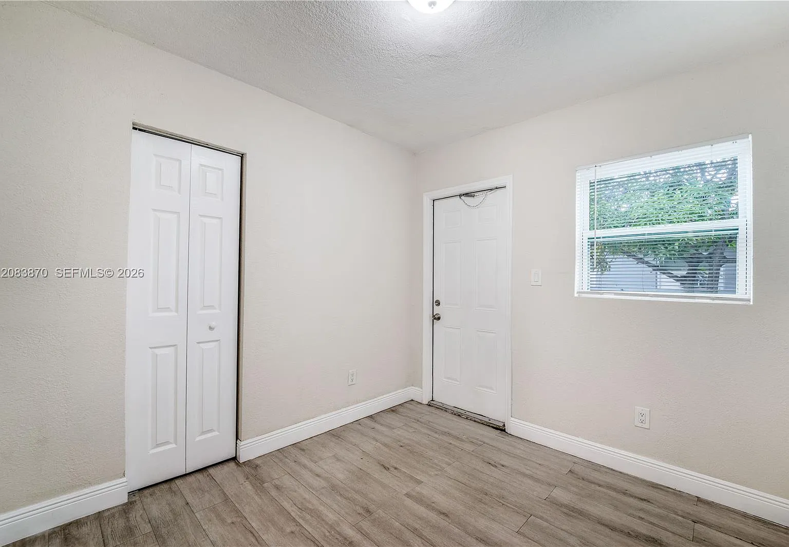 2 bed, 1.0 bath, 2079 sqft, $1,500 — Photo 4