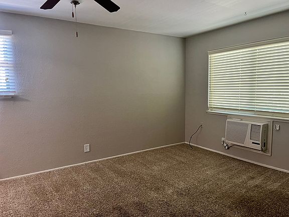 4th image of 2618 27th St #8