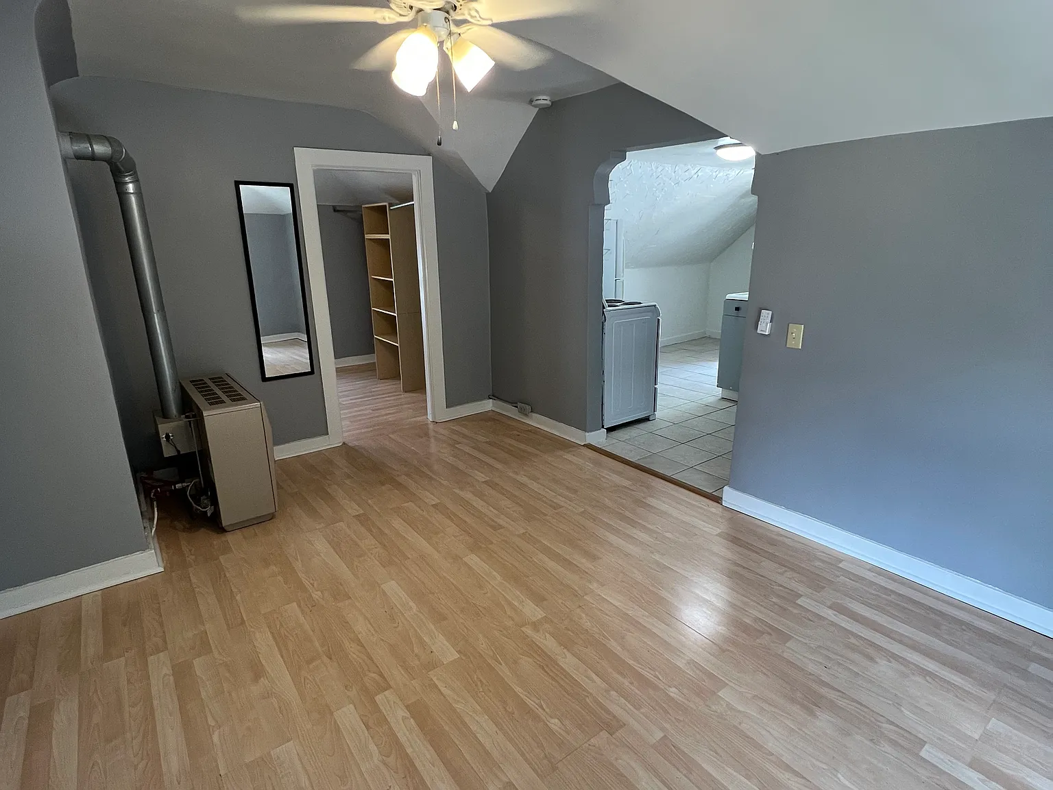 617 1/2 Sylvan Ter — Photo 4