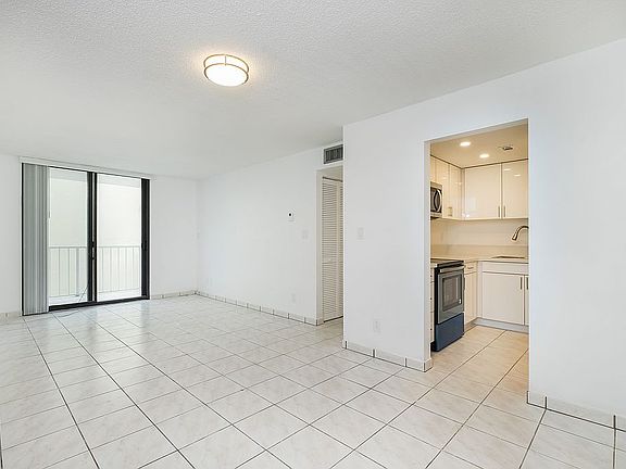 5th image of 4301 Collins Ave APT 312