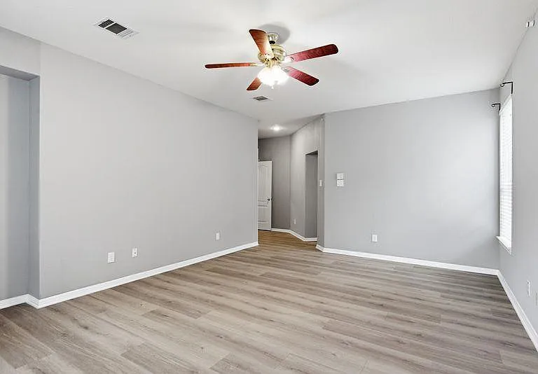 10008 Lachlan Dr — Photo 14