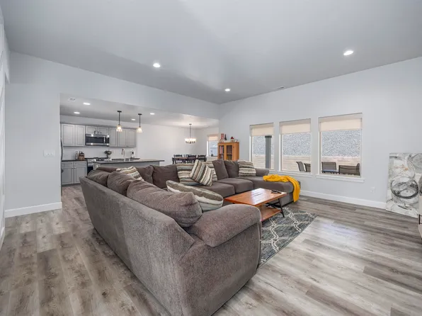 6020 W 32nd Ct, Kennewick, WA 99338