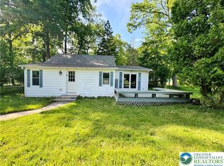 998 Newichawnoe St, Bath, PA 18014