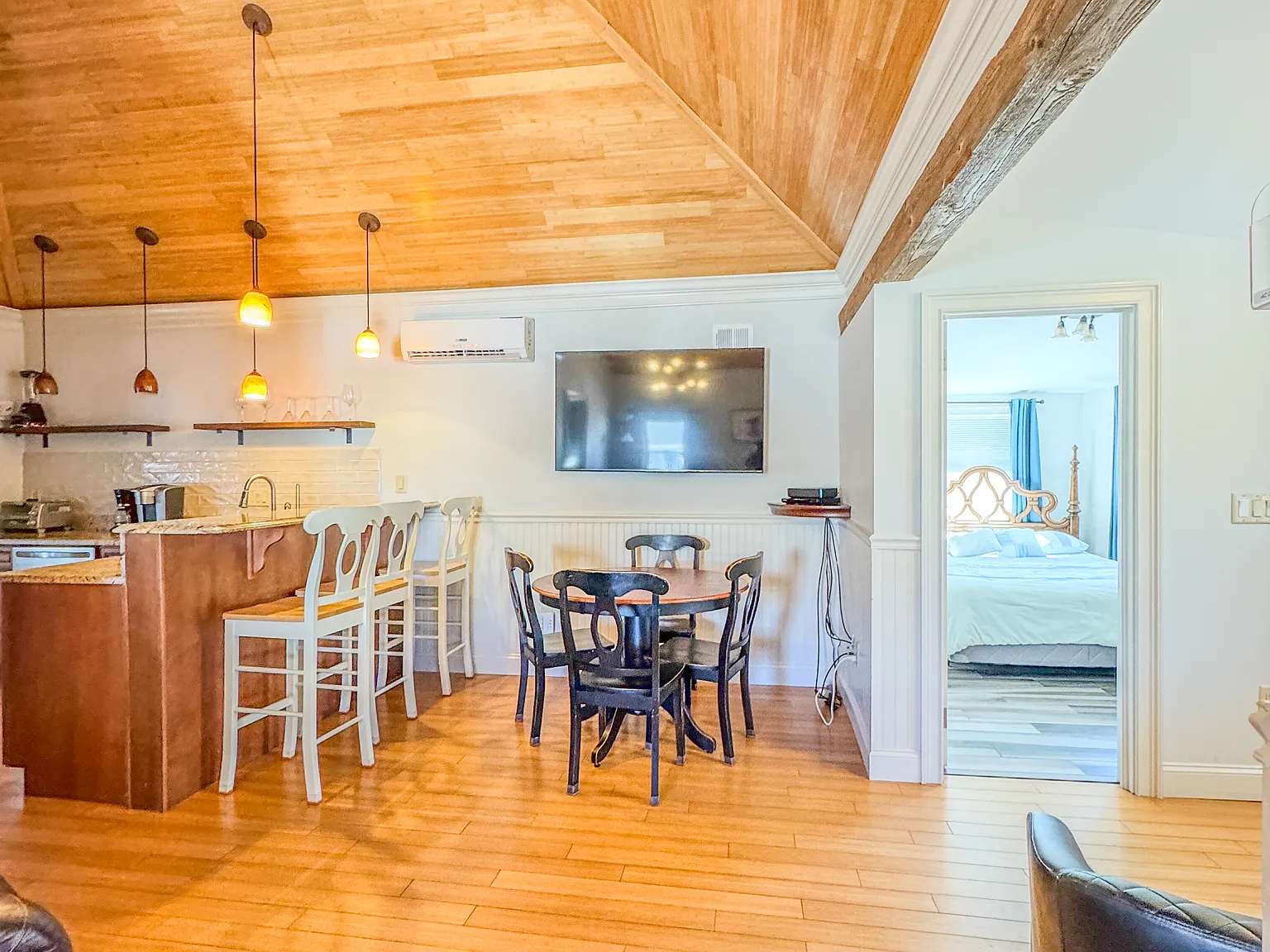 4 bed, 1020 sqft, $1,900 — Photo 3