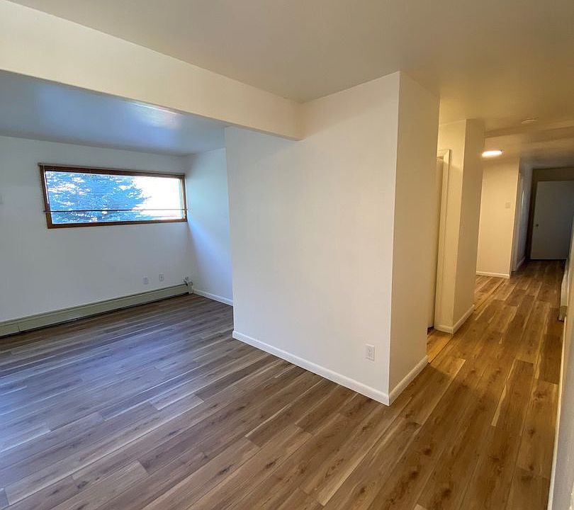 1st image of 709 Cowdin Dr Unit 4