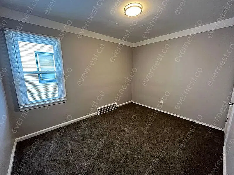 3 bed, 1.0 bath, 1071 sqft, $1,650 — Photo 4
