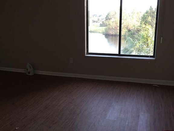 5th image of 2067 W Lakeview Blvd