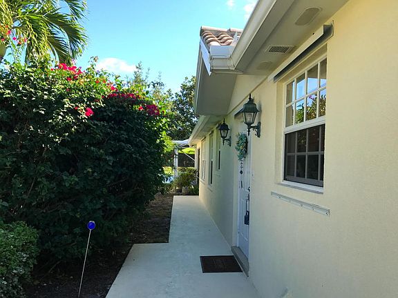 4th image of 7985 SE Peppercorn Ct