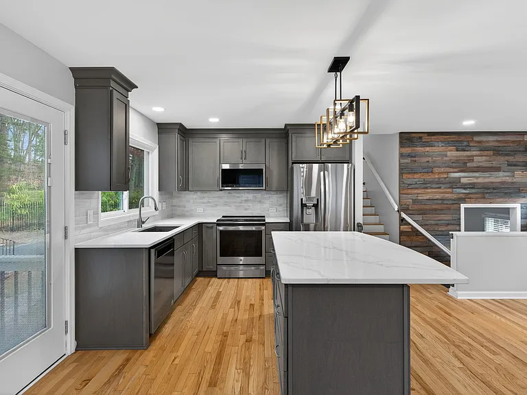 1112 Stonehedge Ave — Photo 3