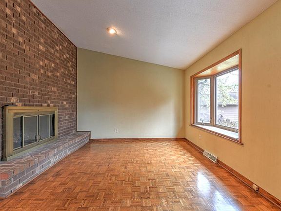 5th image of 2 S Foxxborough Ln