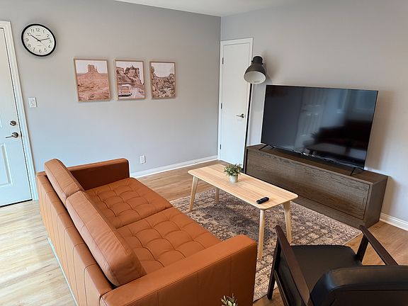 4th image of 14954 Moorpark St APT 3