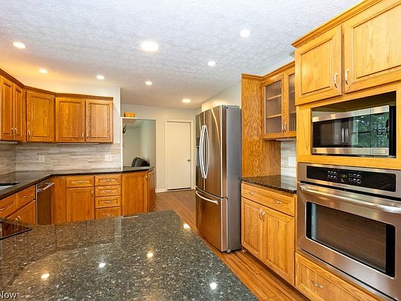 2nd image of 2826 Greenridge Rd