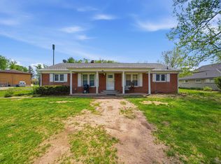 3308 E Cedar Hills Dr, Chillicothe, IL 61523