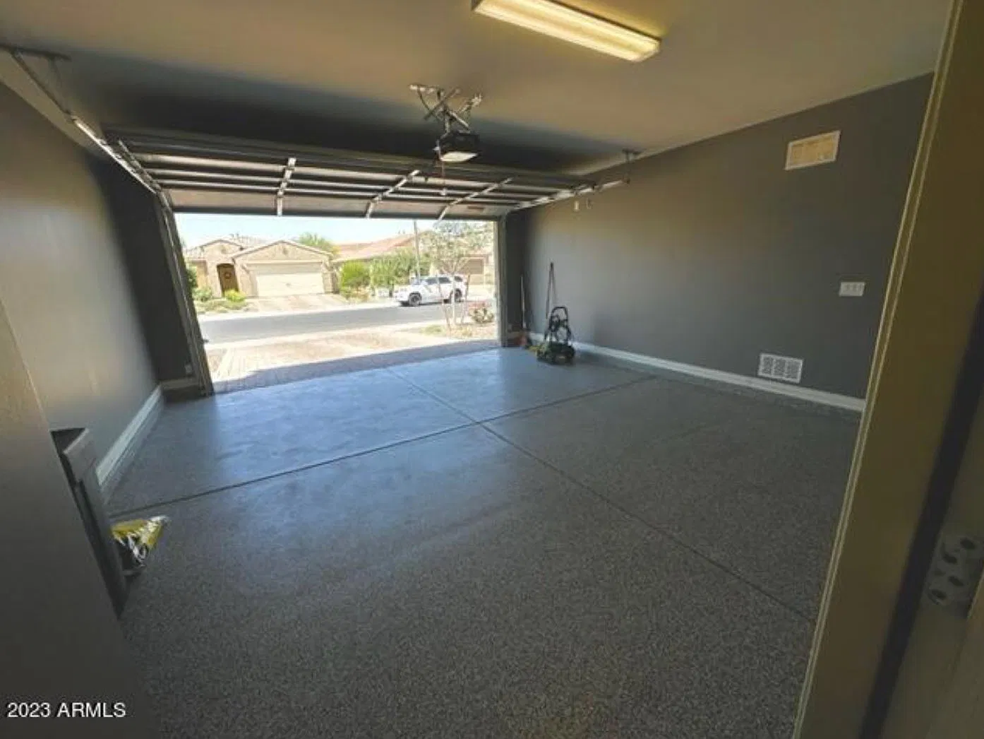 3 bed, 1759 sqft, $2,400 — Photo 3