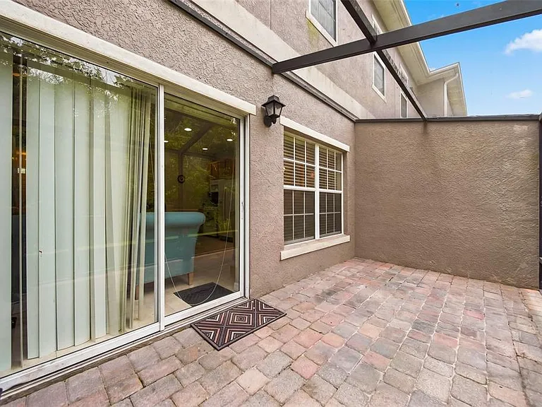 2402 Caravelle Cir — Photo 30