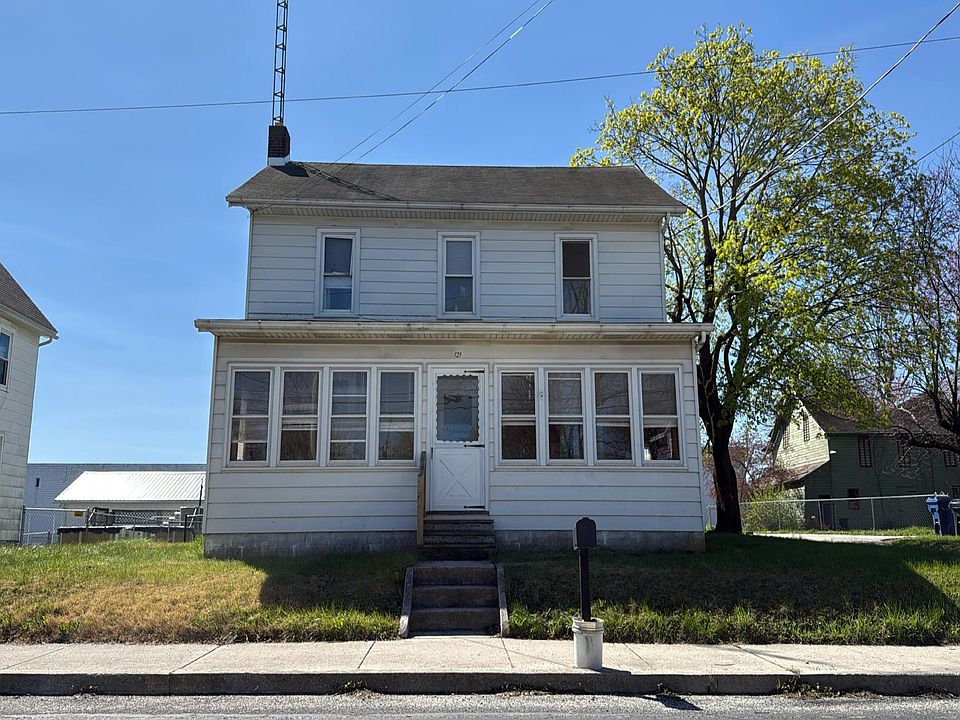 1st image of 121 E York St