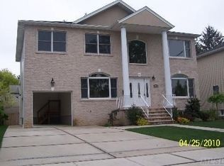 54 3rd Ave, New Hyde Park, NY 11040