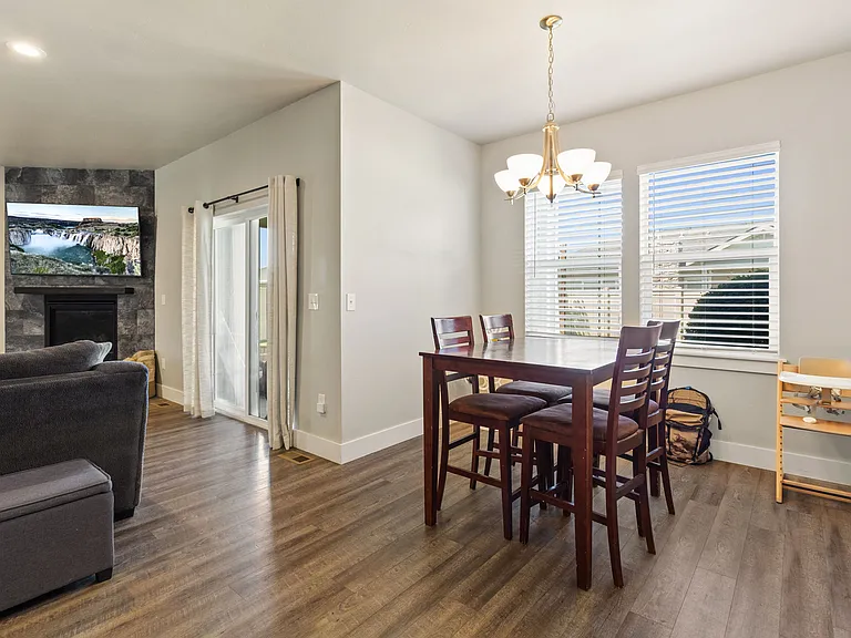 912 Birchton Loop — Photo 11