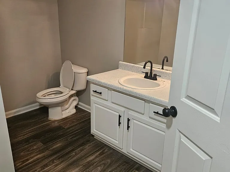 Chelsea Court Apartments — Photo 3