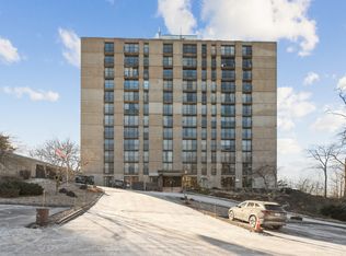 1800 7th St APT 11C, East Moline, IL 61244