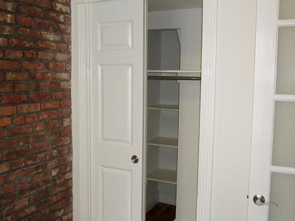 5th image of 225 W 22nd St
