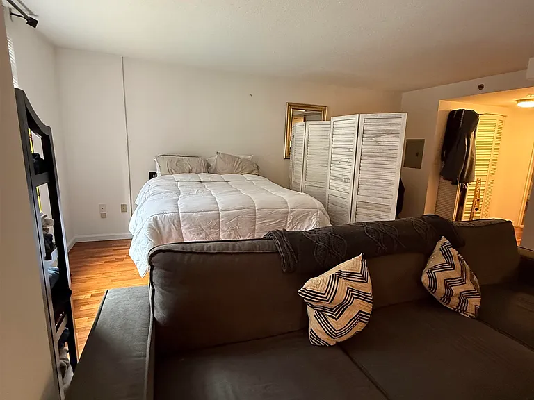 700 1st St #2R — Photo 12