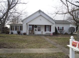 523 N Monroe St, Kinmundy, IL 62854