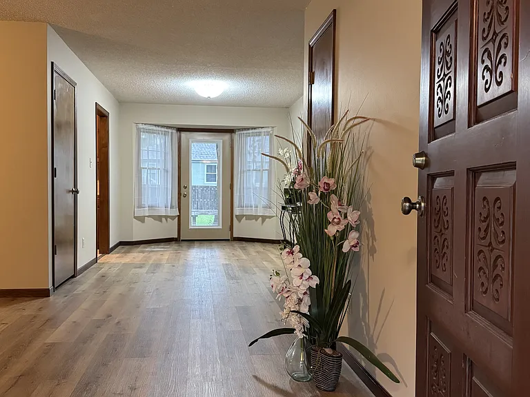 5406 SW 11th St — Photo 3