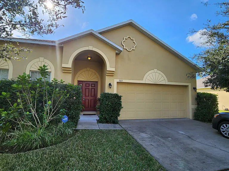 1013 Evans Loop — Photo 1