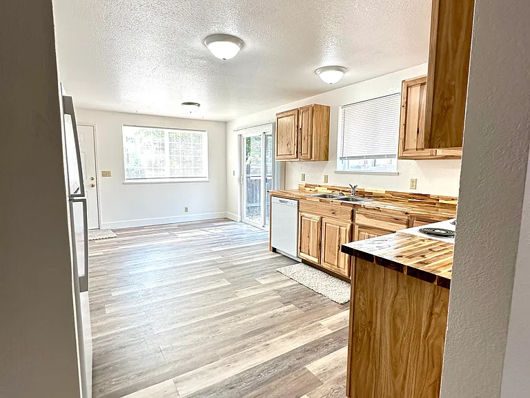 1328 SW 17th St #1328 — Photo 3