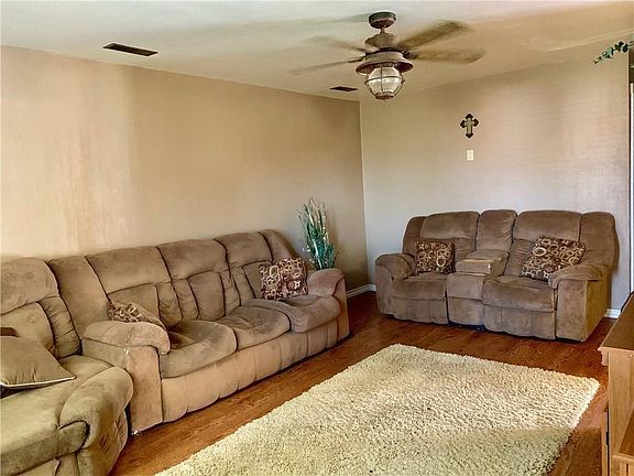 2nd image of 211 W Sadler Ave