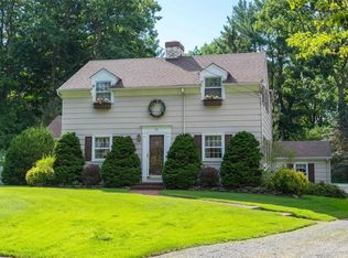 33 Amherst Ct, Huntington, NY 11743