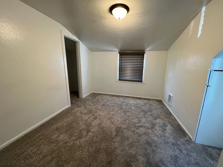 12935 SW Beaverdam Rd #C — Photo 7