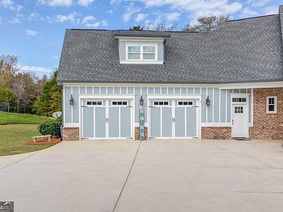 3rd image of 617 Skyland Dr