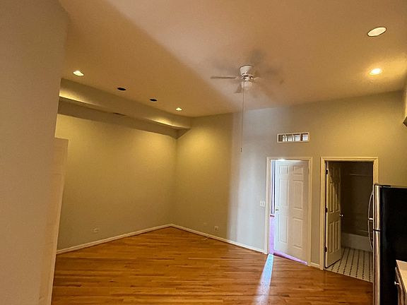 4th image of 727-729 W Grand Ave #729-2F