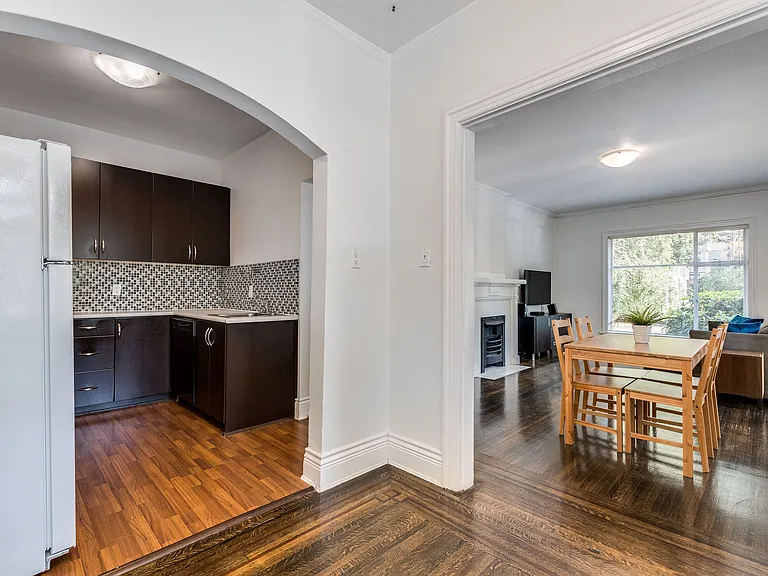 935 Jervis St — Photo 18