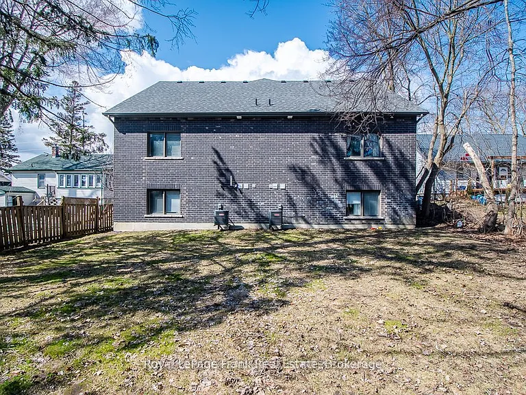 805B Dundas St W #LOWER — Photo 3