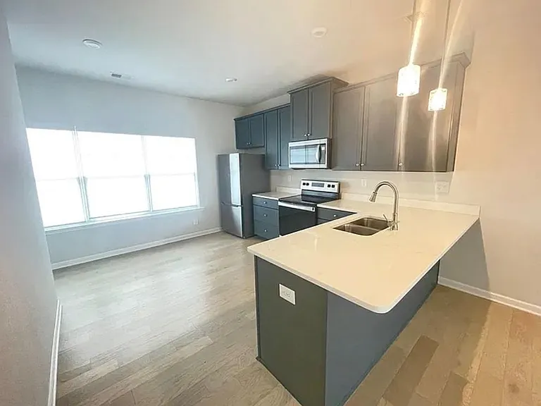 2623 Hedgeway Cir — Photo 3