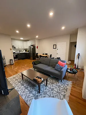 Rented by Remax City Square | media 4