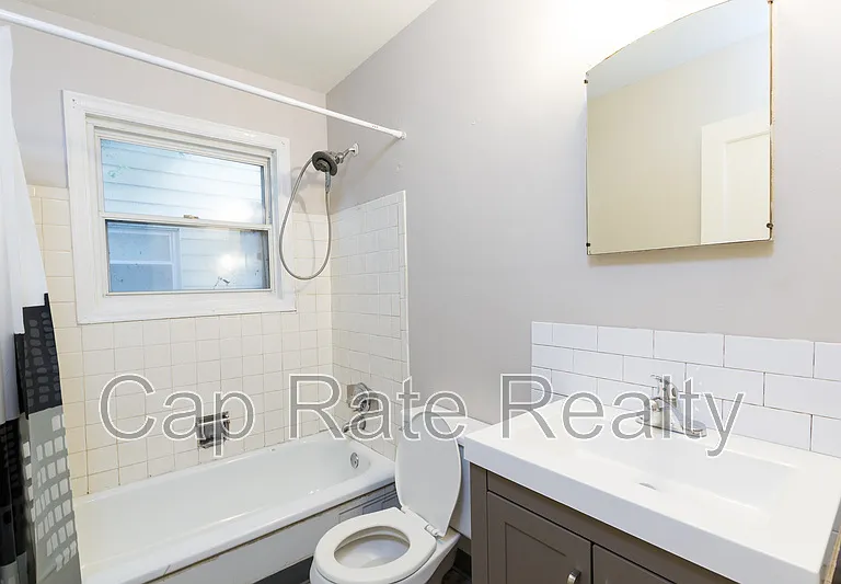 324 S Powell Ave — Photo 11