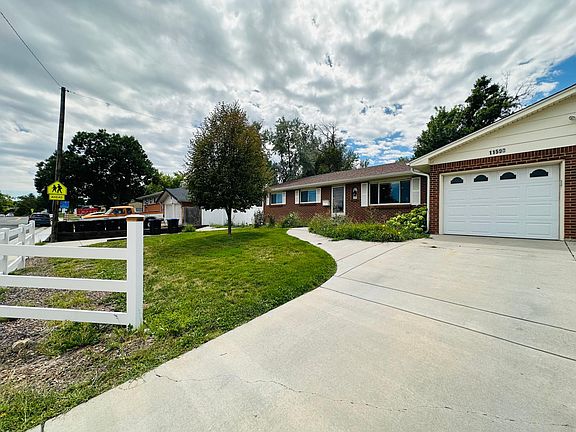 Left side of duplex 11590 for rent