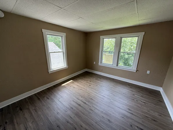 642 Water St APT 3, Hobart, IN 46342