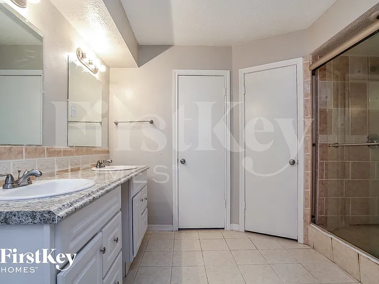 11914 Gardenglen Dr — Photo 10